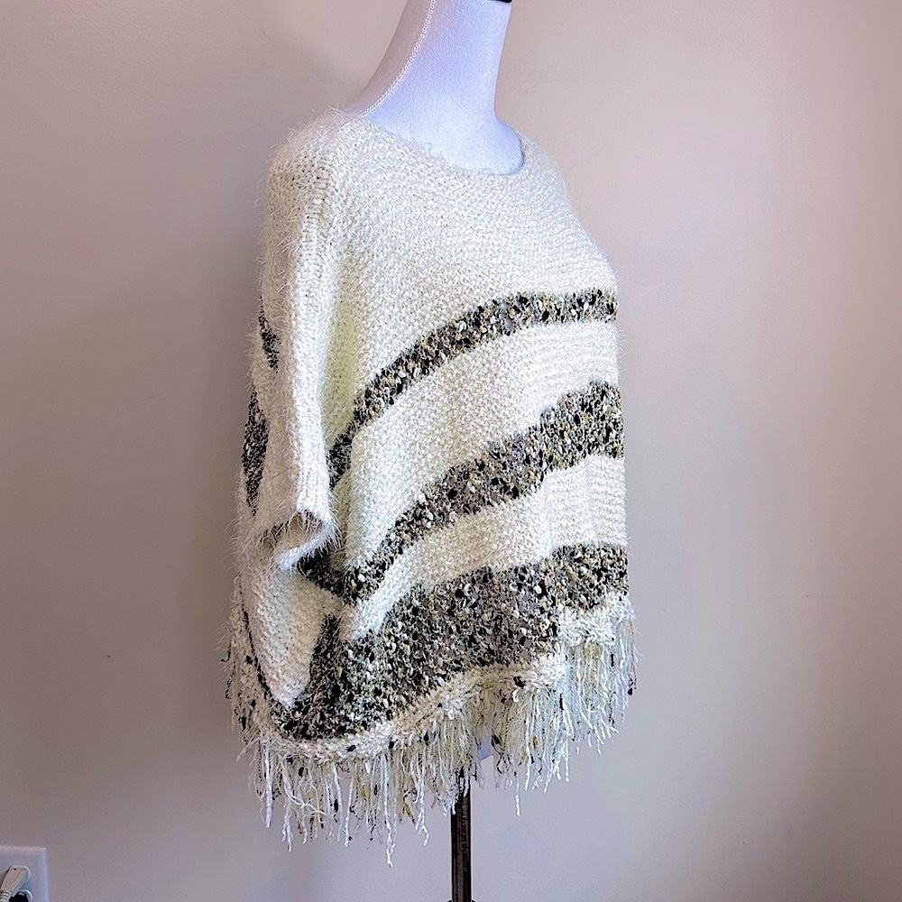 NWT Anthropologie Moth Crewneck Ivory with Metallic Thread Poncho Size Small - Picture 9 of 15